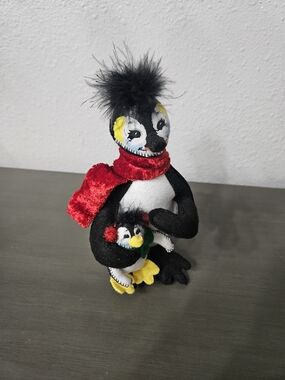 Annalee Penguin and Baby Pair Holiday Figurine 2013